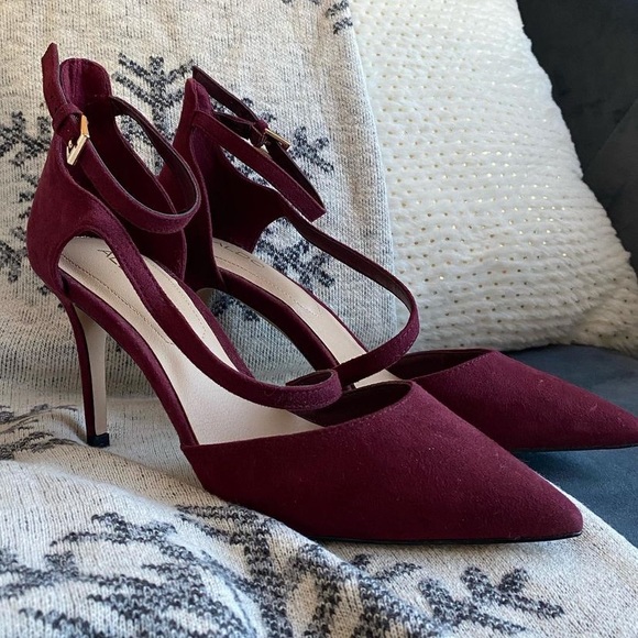 Red heels with straps - Picture 2 of 2